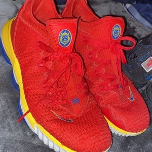 Lebron 16 low 'SuperBron'